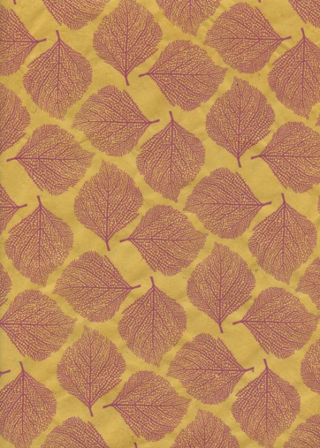 Lokta empreinte de feuilles bordeaux fond jaune (50x75)