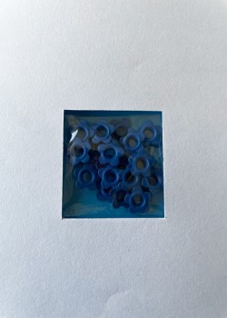 Oeillets 4mm forme fleur bleue x 20