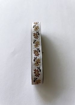 Ruban décoratif fleurs fond bleu (L:2m / l:1cm)