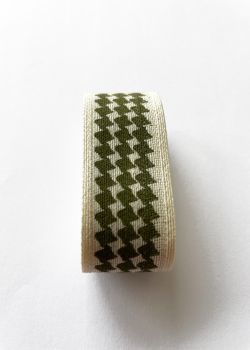 Ruban décoratif vert olive fond beige (L:2m / l:2.8cm)