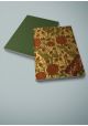 Ramage fleuri bordeaux et vert sur fond beige (50x68)